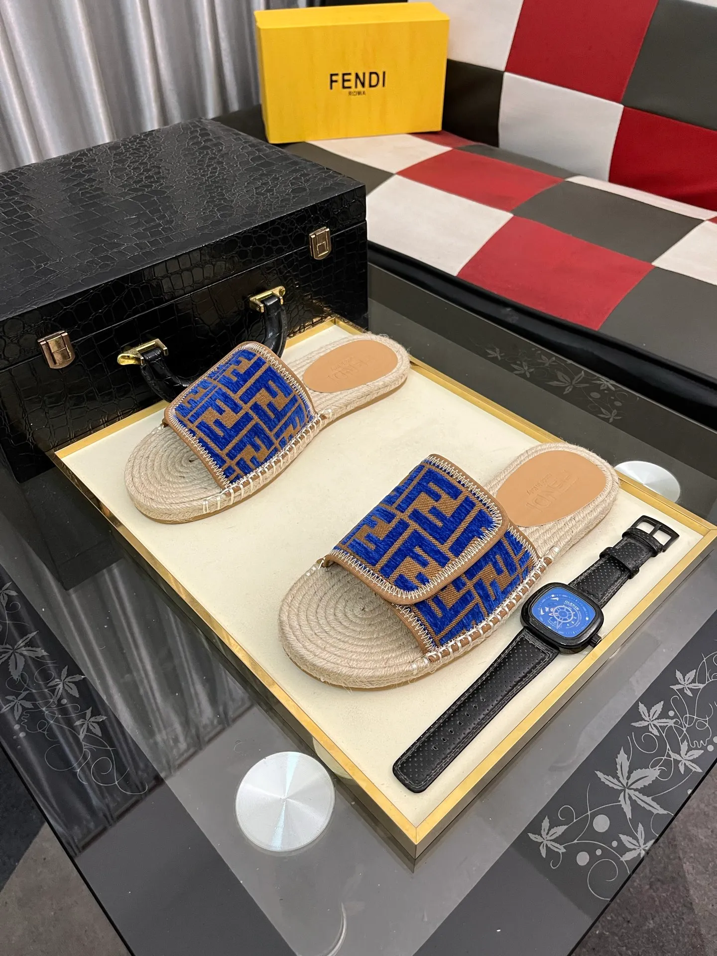 Men's shoes💰320⌚️⌚️[FENDI~Fendi slippers] High-end men's shoes brand official website 1:1 latest masterpiece: original mold customization, fabrics made of imported original materials, upgraded outsole, lighter, top quality in the market, simple and tasteful, a must-have for fashionistas, fashion is at your feet, full of confidence, the same style at the counter👍The season of summer slippers is here. Yardage: 38-44. Can be customized45.46.47